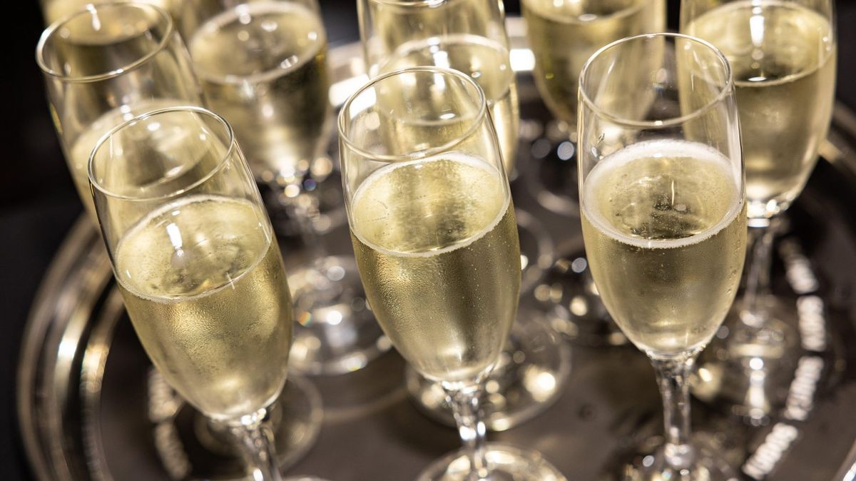 Ve světě se loni prodalo šampaňské za rekordních 143 miliard